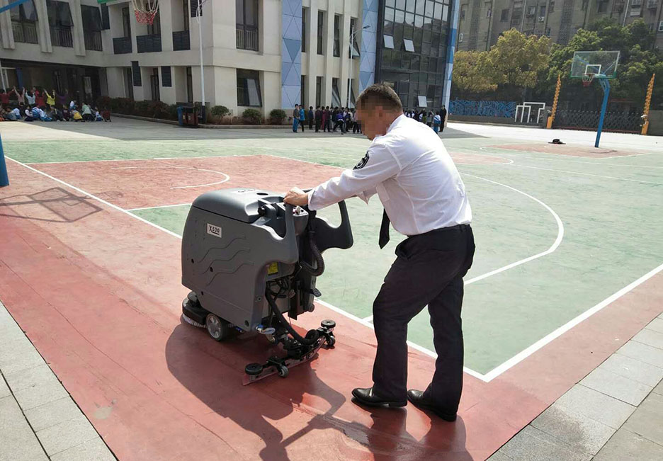江西大型清潔設備多功能洗地機和電動(dòng)<a href=http://www.hongdoutang.cn target=_blank class=infotextkey>掃地車(chē)生產(chǎn)廠(chǎng)</a>