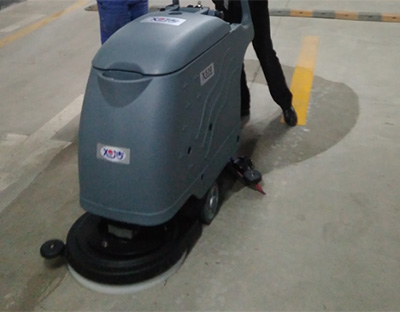 水泥地面能用洗地機清洗嗎？