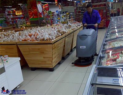 如何進(jìn)行商場(chǎng)保潔工作？
